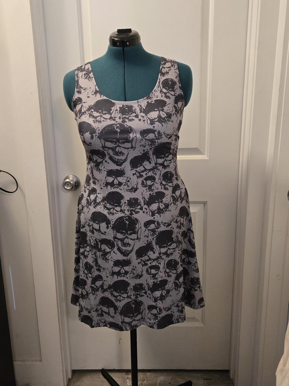 CowCow Gray & Black Skull Print Skater Dress | Size L